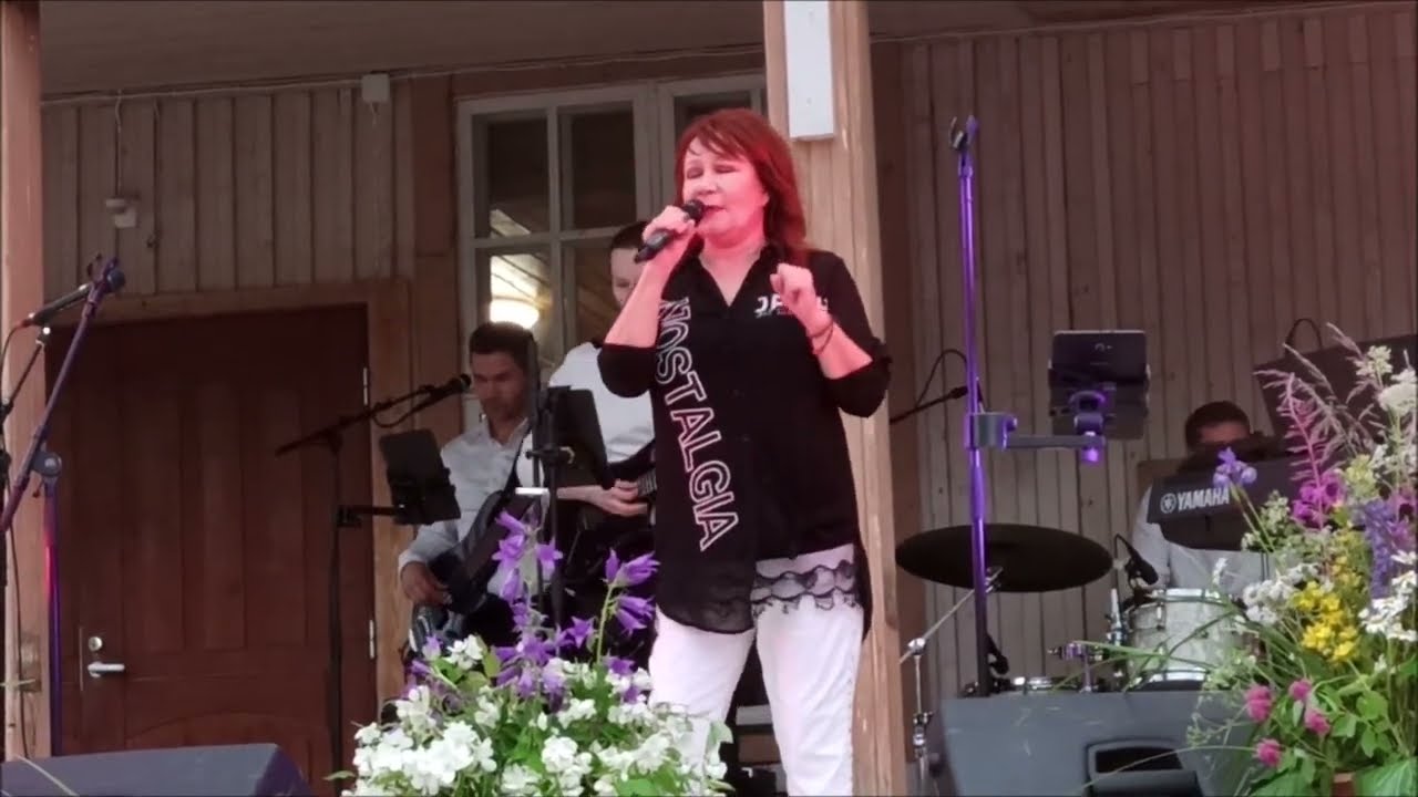 Vicky Rosti - Näinkö aina meille täällä käy -  Ain't That Just The Way