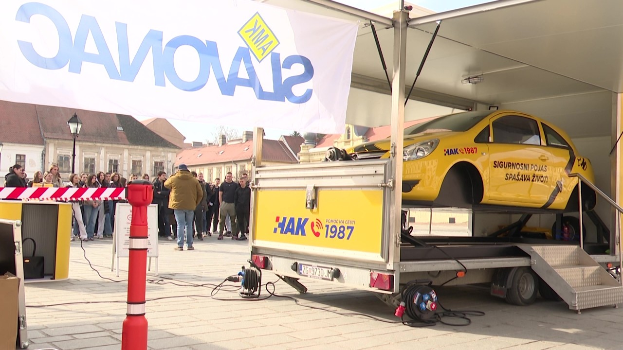 Sudar i prevrtanje u osječkoj Tvrđi