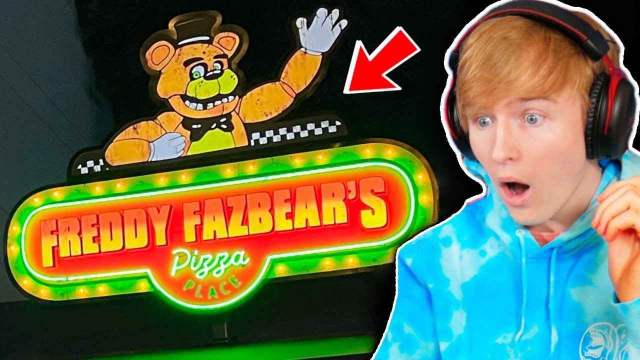 VISITING REAL FREDDY FAZBEARS PIZZA PLACE!! (Garry's Mod Sandbox)