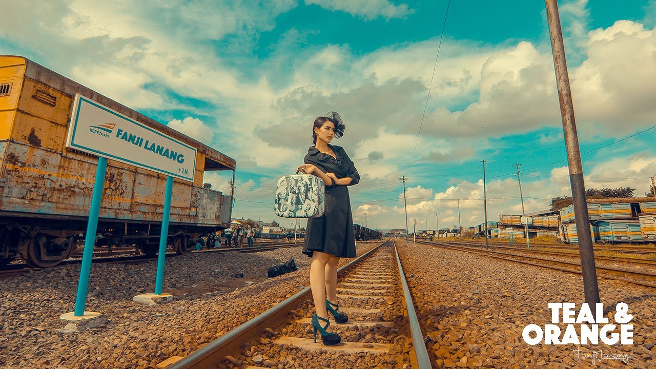 TEAL AND ORANGE COLOR GRADE | ADOBE PHOTOSHOP