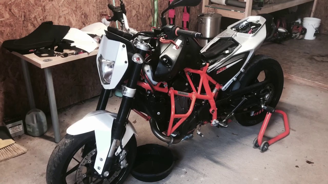 Coolant change on 2013 KTM Duke 690.