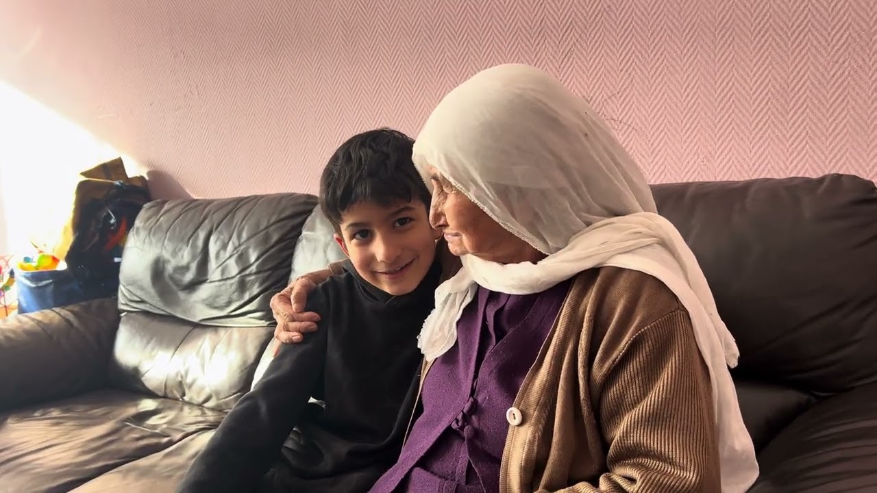 Xwesuyamın u newıye xwe . Nene ve torunları 