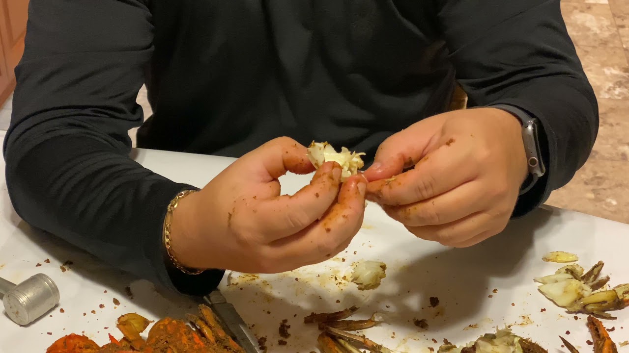 How to pick Maryland blue crabs