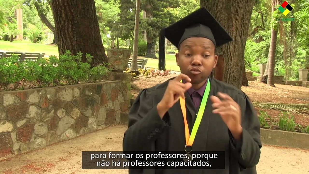 SURDOS TRAVAM LUTA CONTRA SUA MARGINALIZAÇÃO