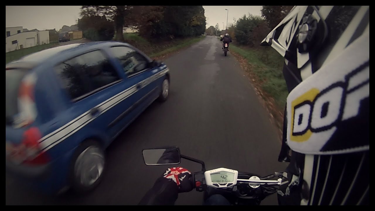 Rasso 50cc qui d&eacute;g&eacute;n&egrave;re - CRASH, POLICE, RUN