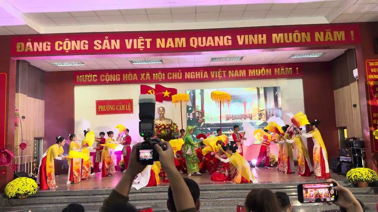Bản sắc văn hoá- cội nguồn dân tộc lớp8/5 trường THCS NVL thi phường đạt giải A