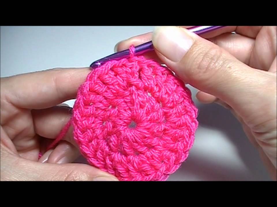 Rond haken met stokjes.