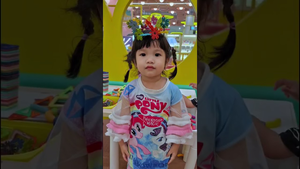 น้องพริ้มสวมมงกุฎสายรุ้งสีสวย #crown #princess #rainbow #sunday #colorful #fyp
