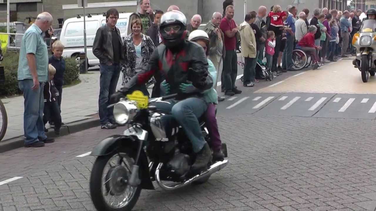 Stoppelhaene Raalte 2012 oldtimer tourtocht met oude , klassieke motoren ( motorrit )