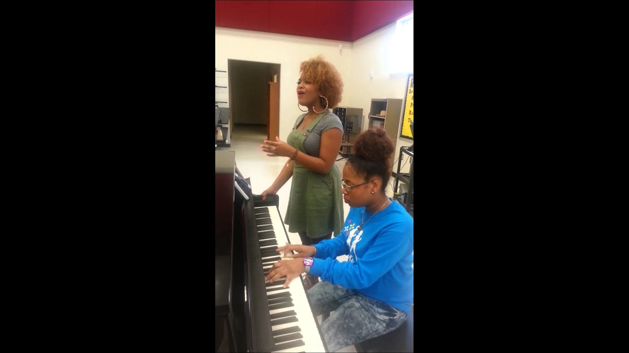Amber Nicole singing Titanic song,Pianist Auyana