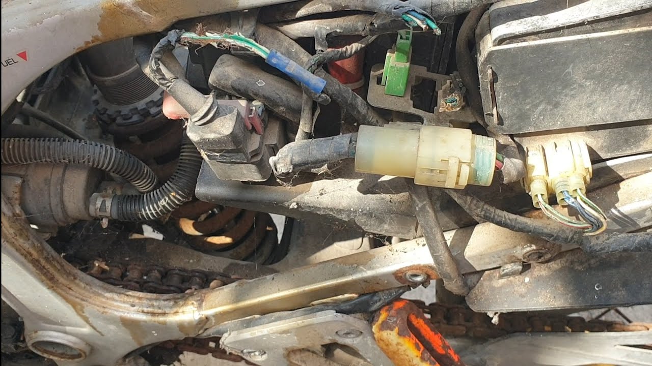 Africa twin 750 restoration!! Rat invasion!!!! Part 1