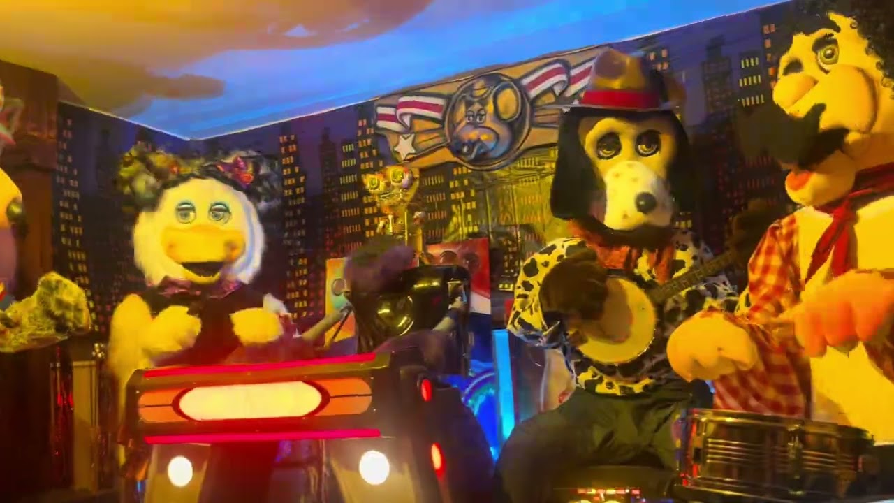 Chuck E Cheese - Where Did Your Heart Go Missing - Jays private show 