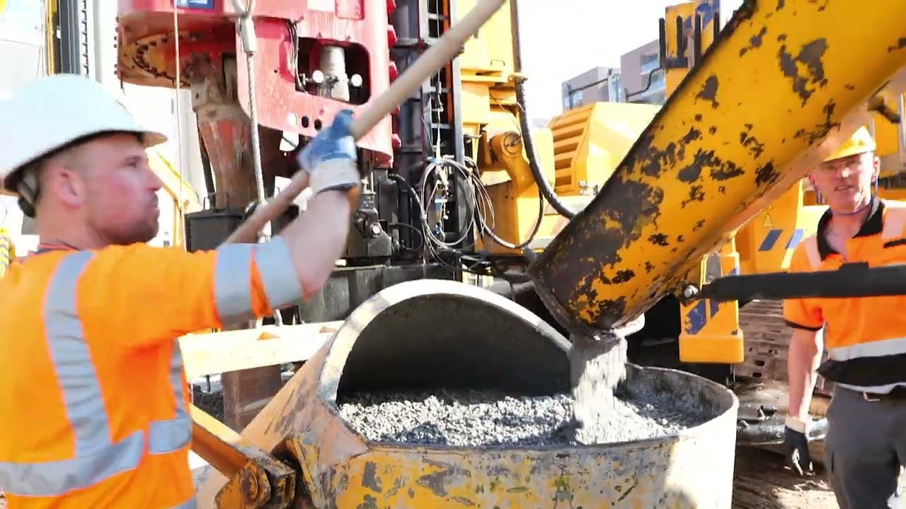 Fundex Piling Group at work in Eindhoven, Victoriatoren. (UK subtitles)
