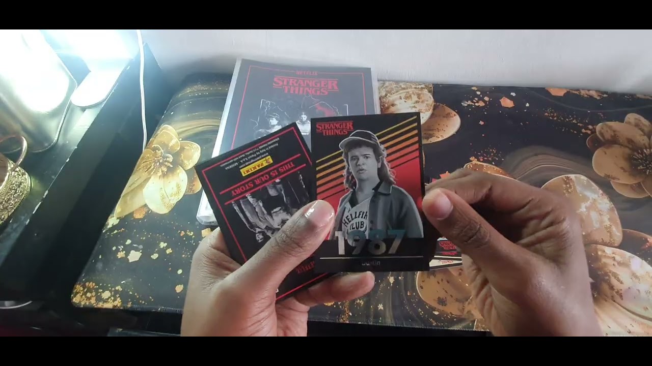 VID&Eacute;O OUVERTURE DE CARTES STRANGER Things 