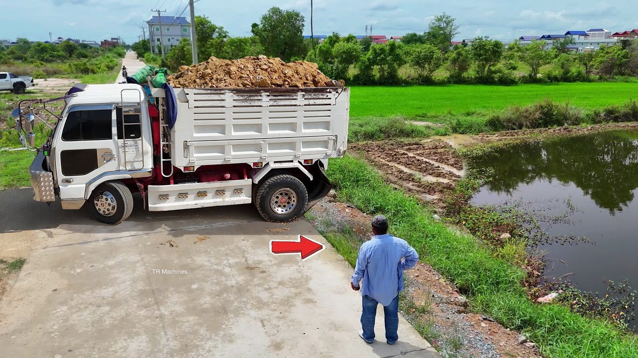 Trial work Processing Landfill using Dump Truck 5T pour soil clear Land Huge size & Dozer Push soil