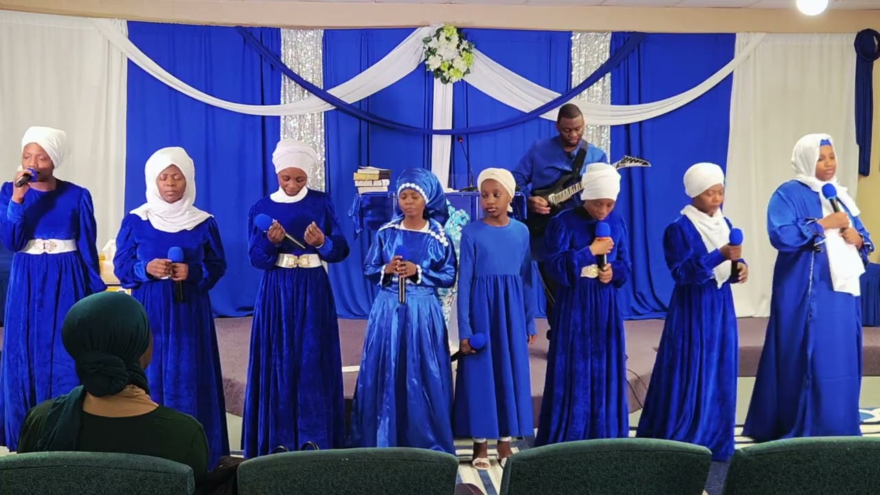 ROHO ANENA WAZI WAZI [Kwenye Mkutano wa injili] From kanisa takatifu kwaya 