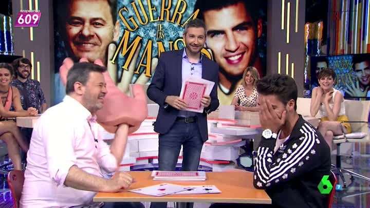La lluvia de bofetones a Maxi Iglesias en Zapeando
