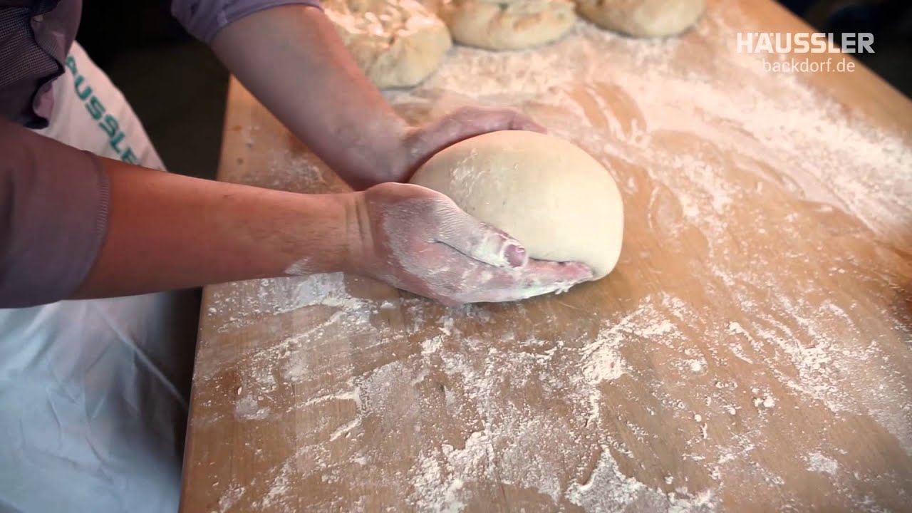 Brot ausformen