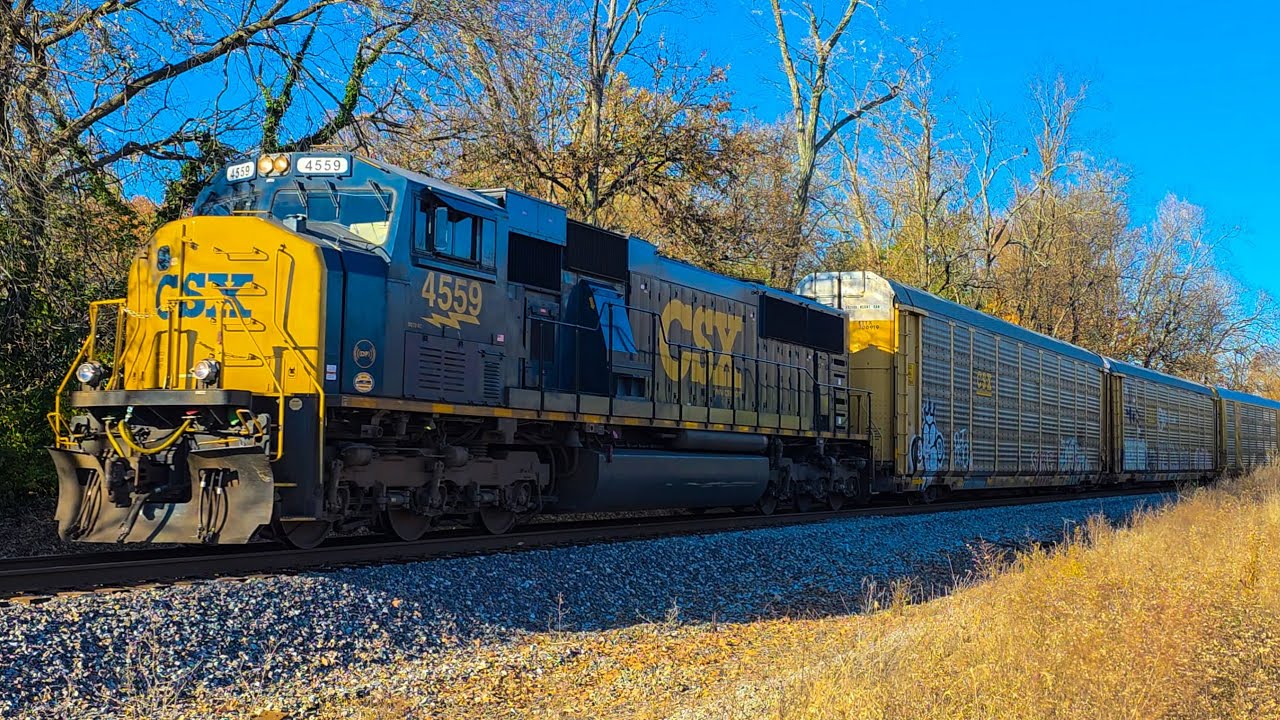 CSX 4559 Leads a Southbound Autorack Train 11/17/2025