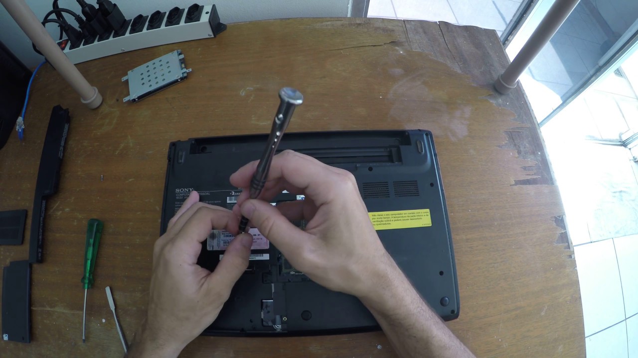 Sony Vaio SVE141C11X - Desmontagem