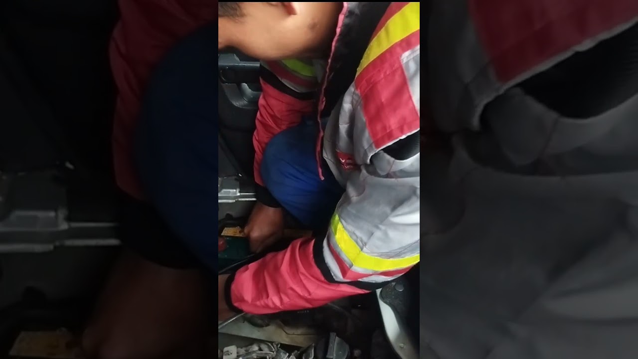Layanan antar dan pasang aki mobil dari shop and drive