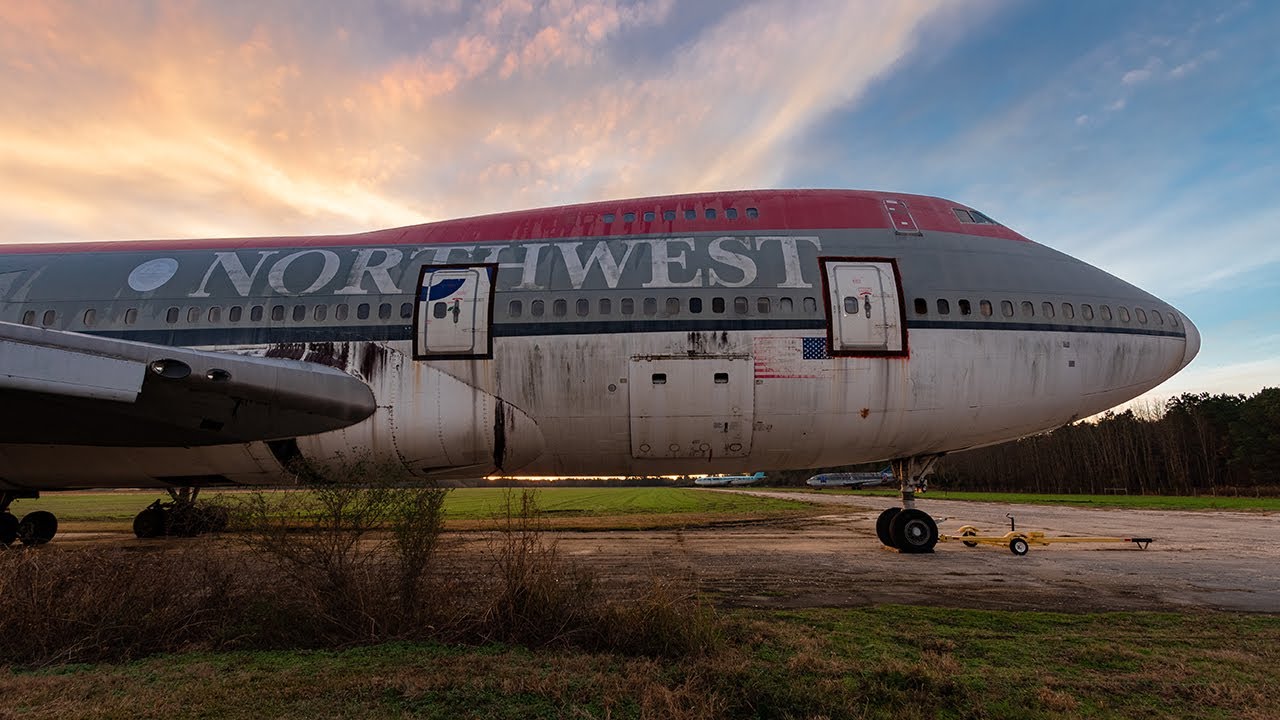 Christmas Morning Exploring ABANDONED Boeing 747s