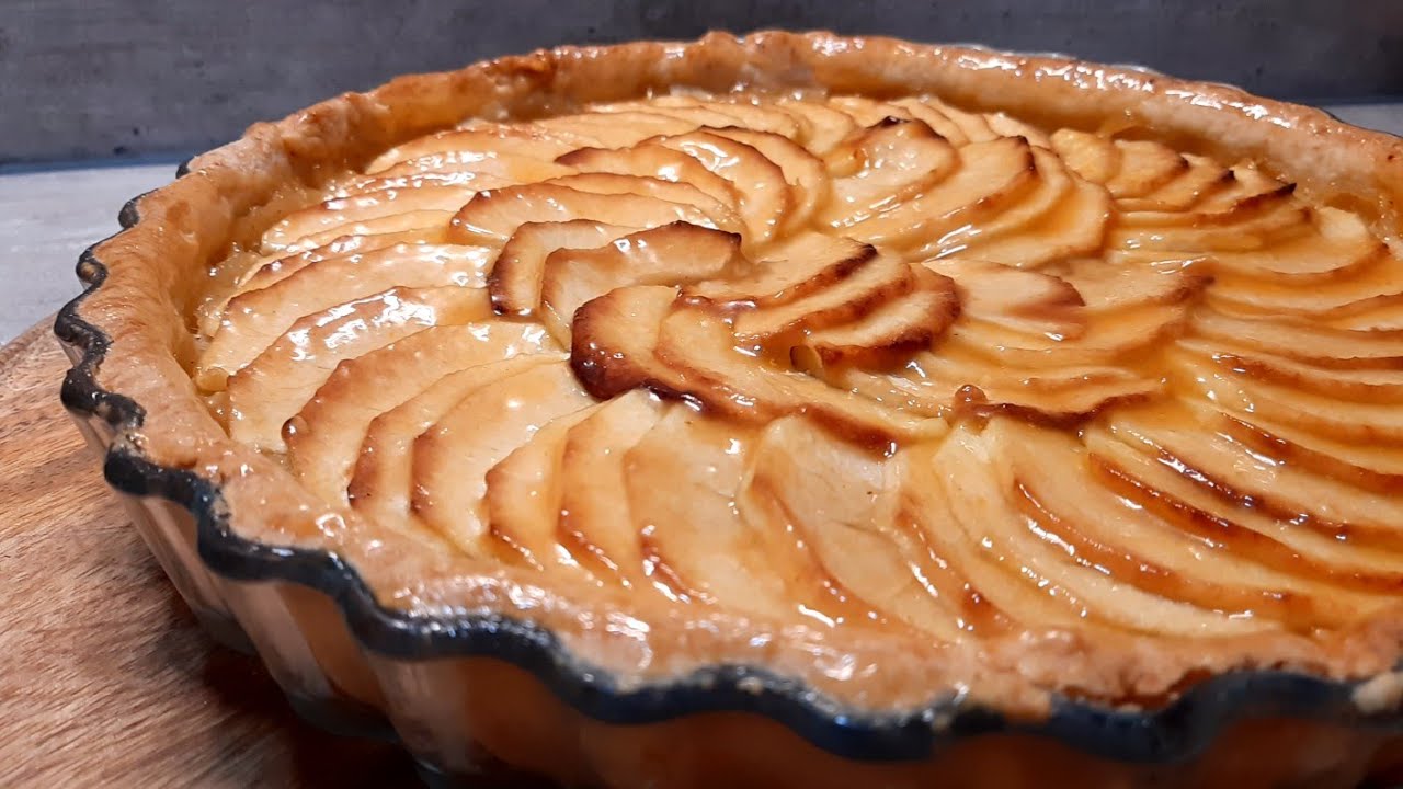 Tarte aux pommes avec compote et pâte brisée maison