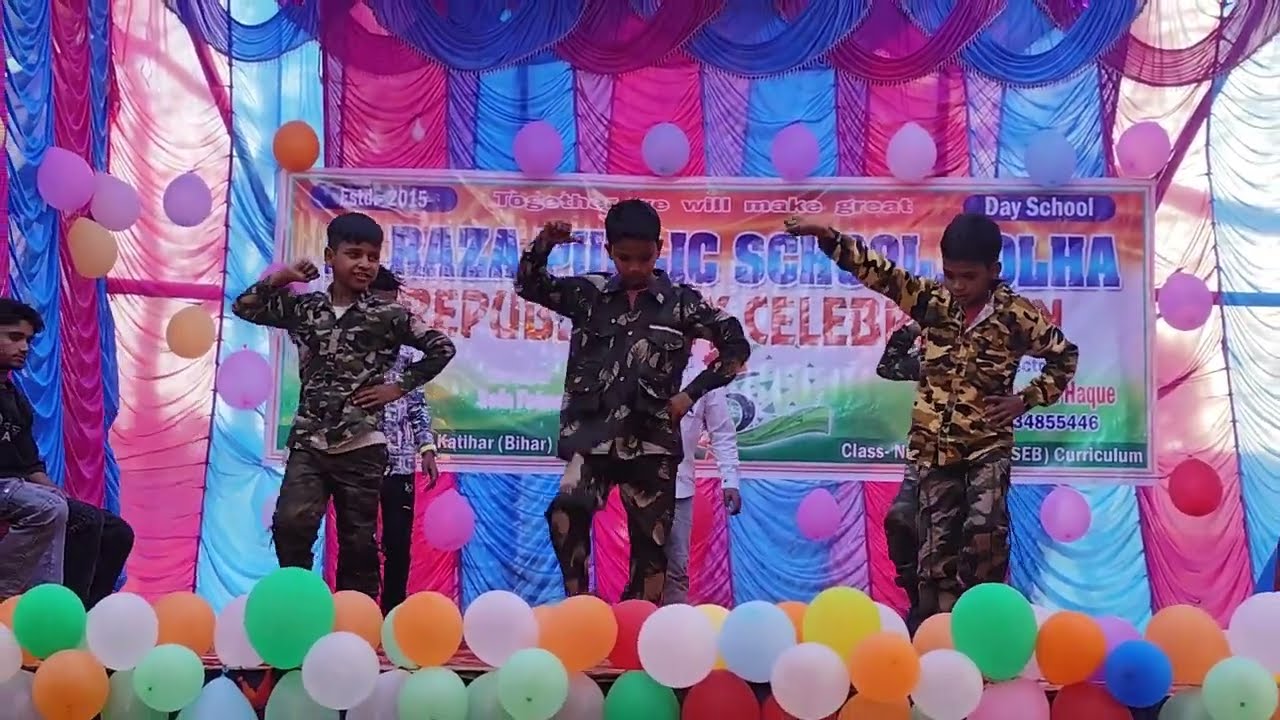 Nanha munna rahi hu, desh ka sipahi hu //.    Bolo mere sang, jai hind, jai hind