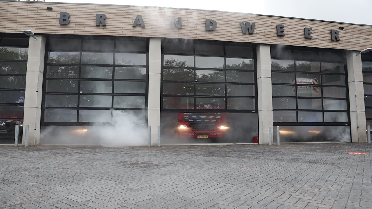 Brandweer Uden neemt nieuwe kazerne op spectaculaire wijze officieel in gebruik