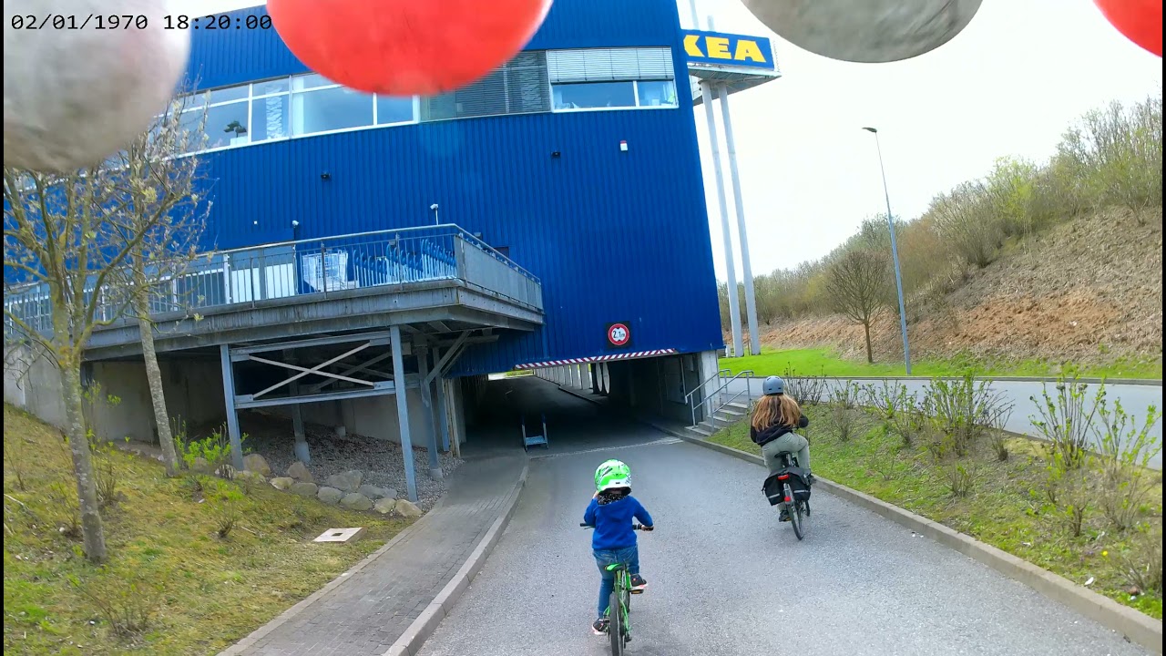 1. Mit Fahrrad durch ein leeres IKEA Parkhaus Kiel