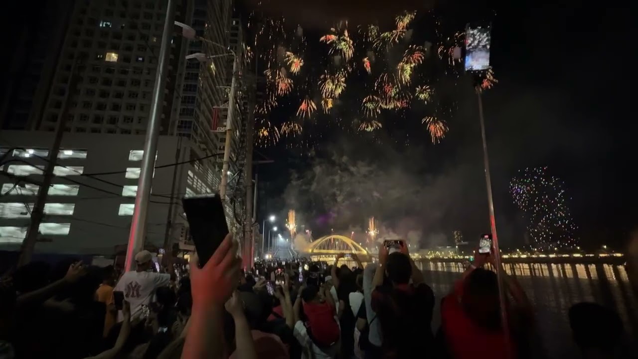 Kung hei fat choy 2026 fireworks display at binondo intramuros briges 