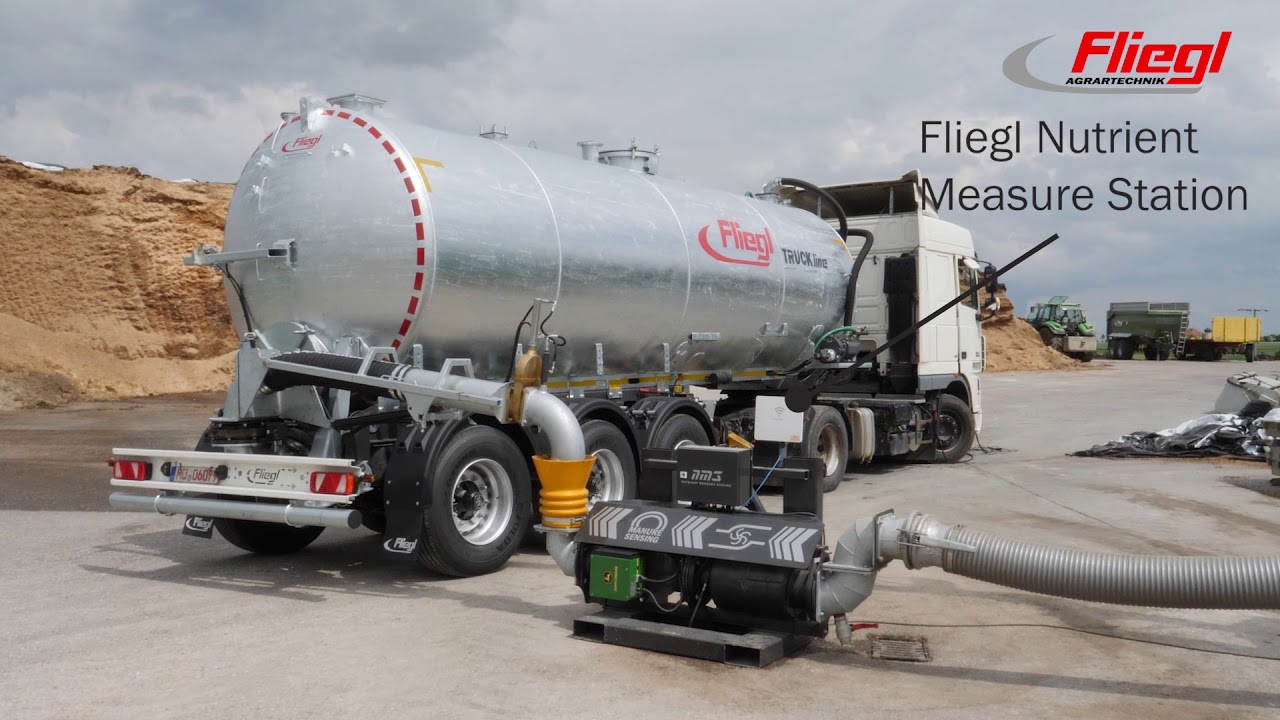 Fliegl Sattel-Transportfass im Einsatz