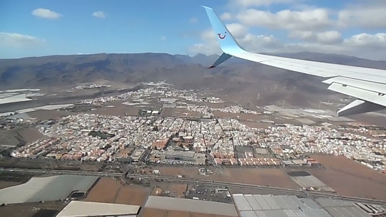Landen van Boeing 737 (vlucht TUI OR 1647) van Rotterdam naar Las Palmas op dinsdag 07-11-2023.