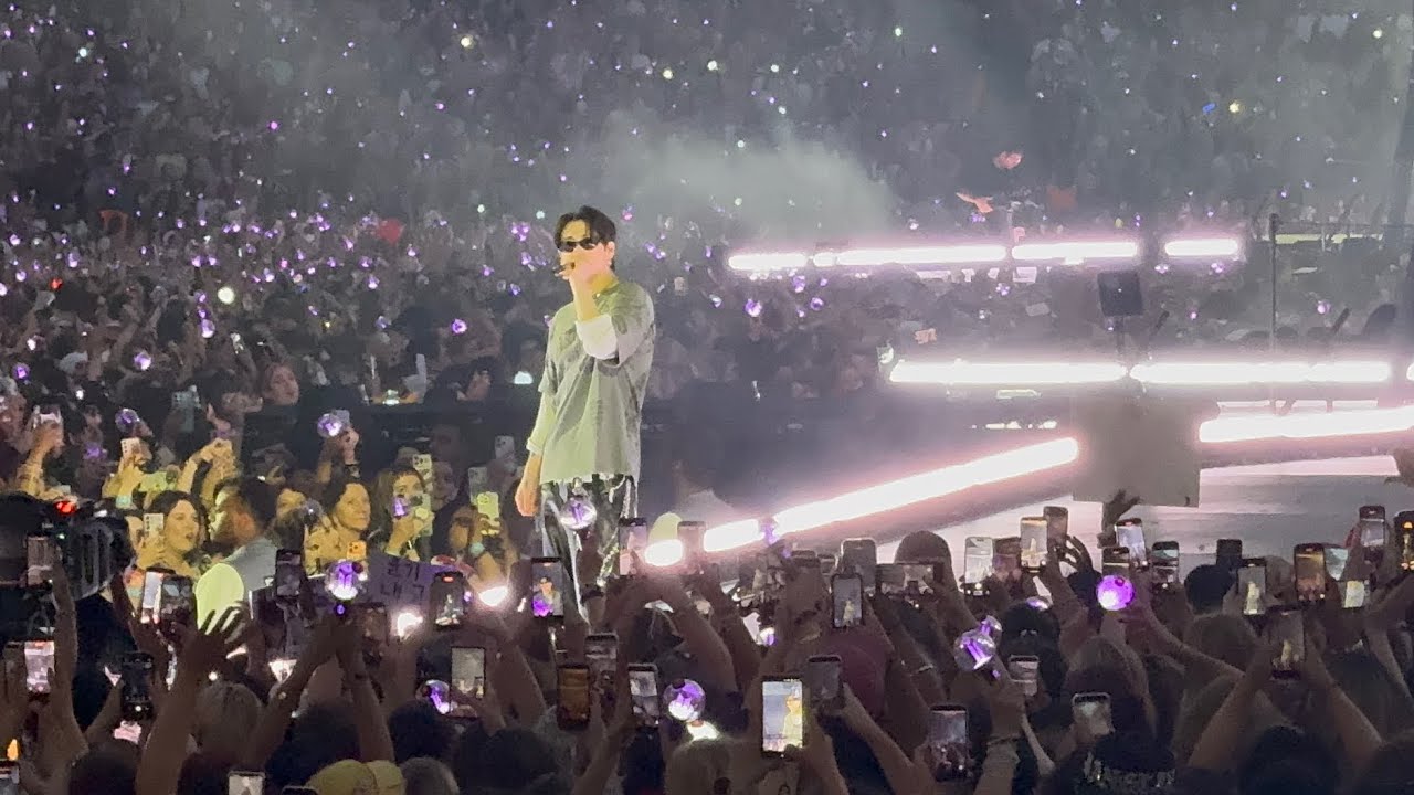 BTS (방탄소년단) - We Are Bulletproof : the Eternal  (Arirang World Tour)