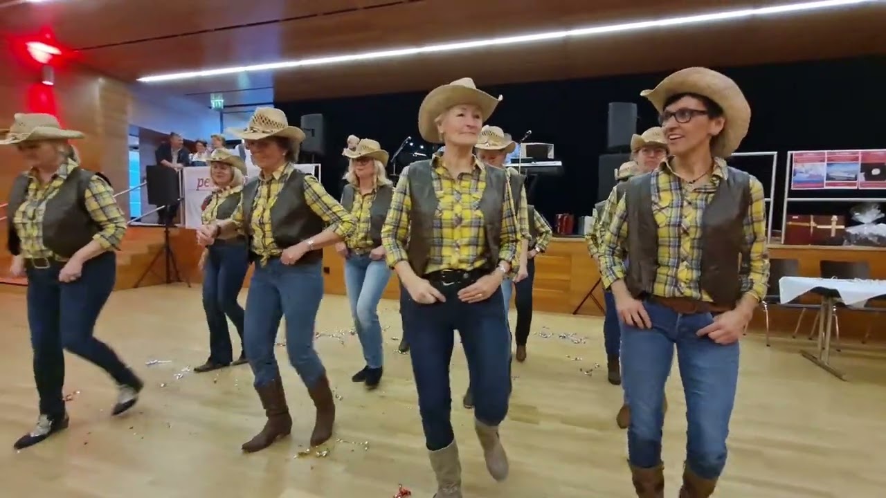 PVÖ Tirol Linedance Aufführung beim Pensionistenball am 31. Jänner 2023 im FoRum