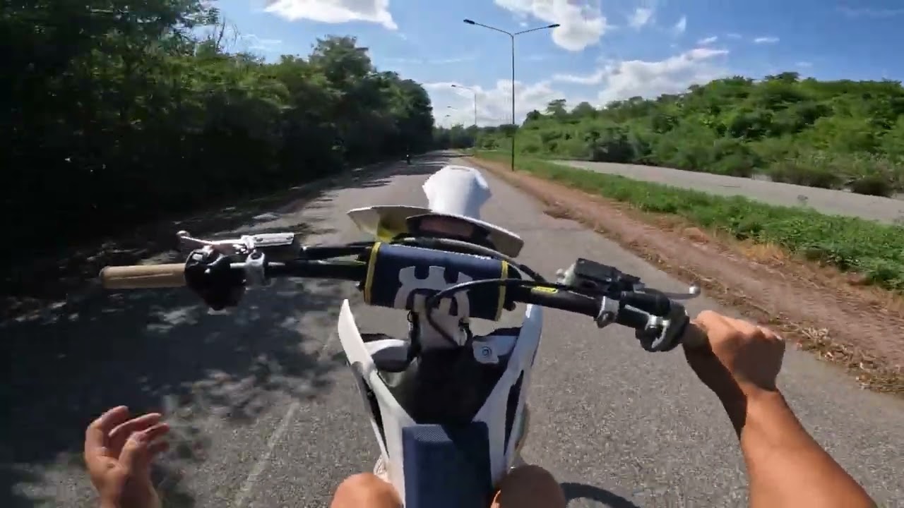 Provo un husqvarna TC 125 a un raduno
