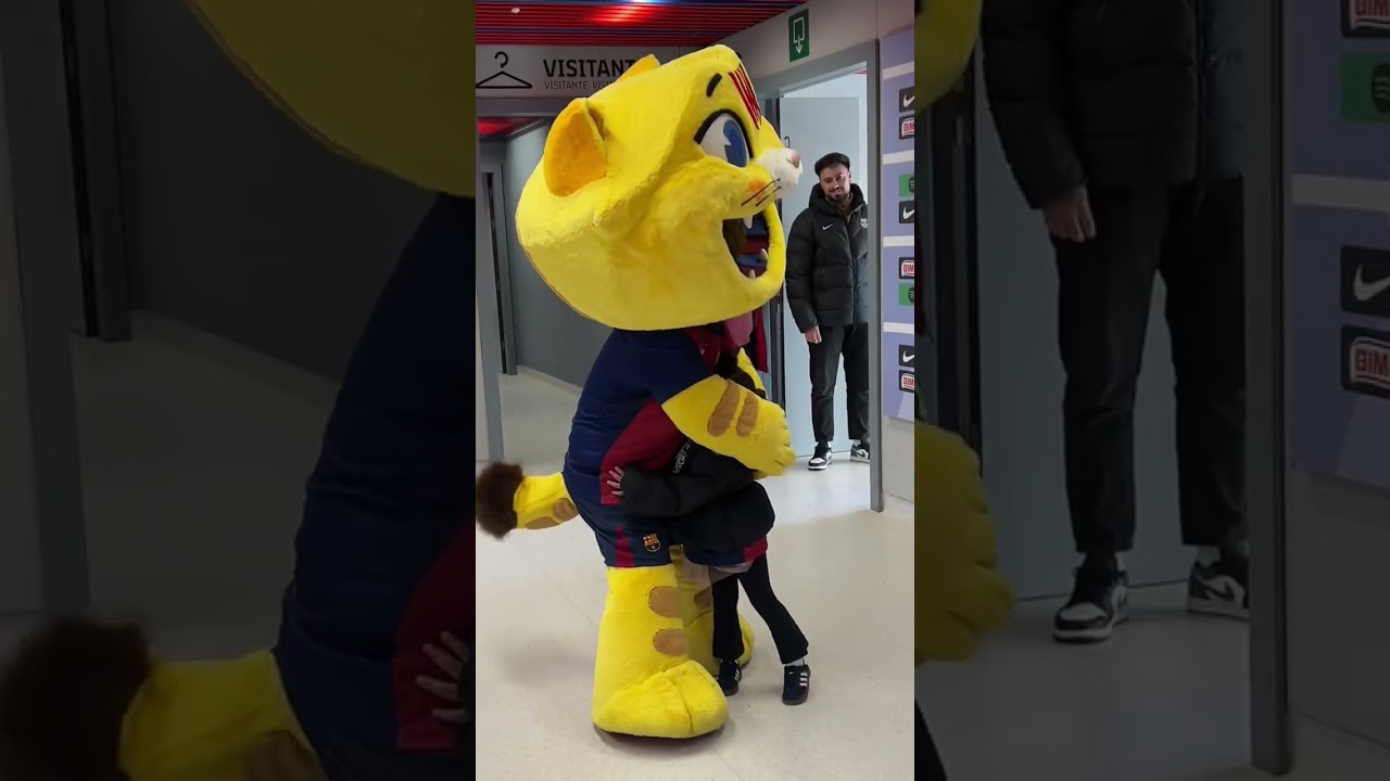The Araujo family meets Cat 🥰 #fcbarcelona #Araujo #shorts