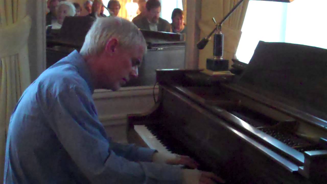 Robert Feiertag plays 