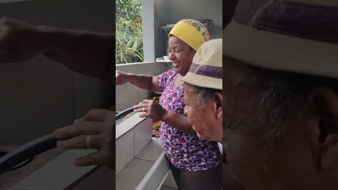 Preparamos  o café na roça do jeito que eles amam!