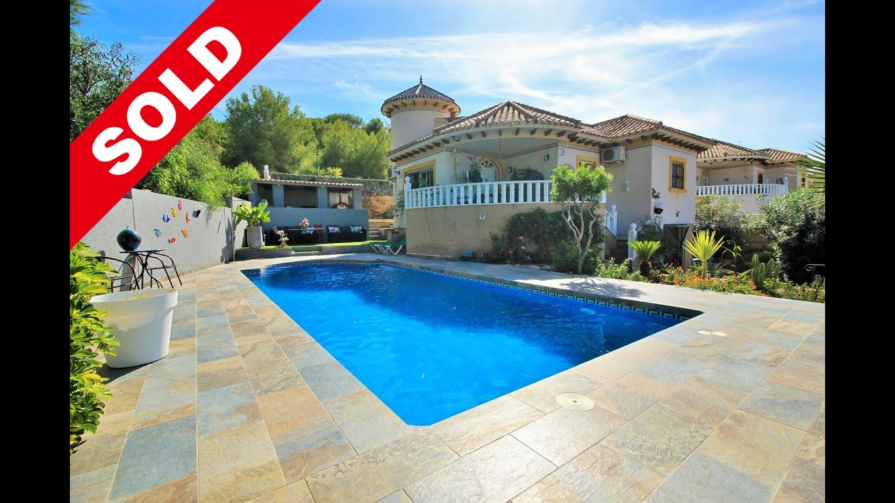 NOW SOLD! 349,500€ REF: VC3631 DETACHED VILLA WITH PRIVATE POOL NEXT TO THE VILLAMARTIN GOLF COURSE