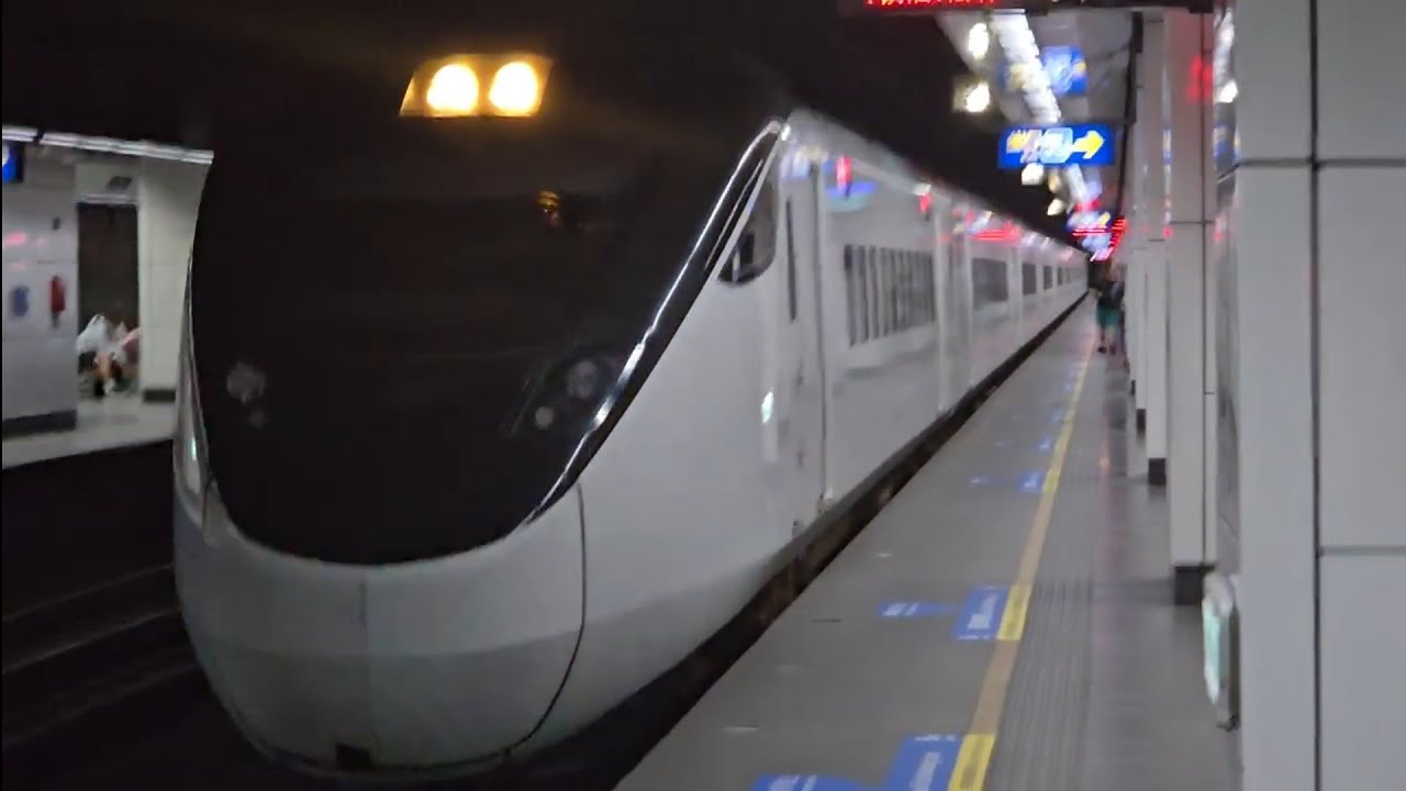 421次台東發車經由花東線開往樹林的東部超優質直達EMU3000型十二輛編組EMU3012皮蛋豆腐騰雲號紅色帶新城際自強號列車