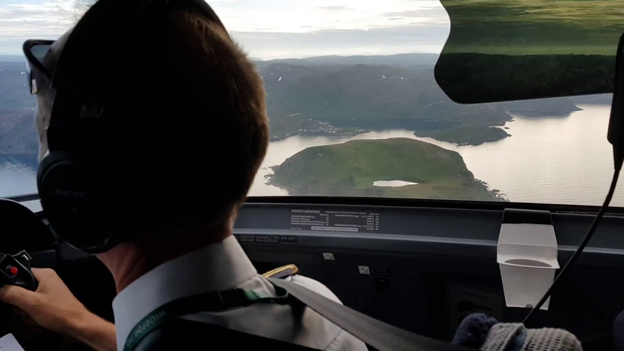 Wideroe Dash 8 cockpit view landing at Honningsv&aring;g