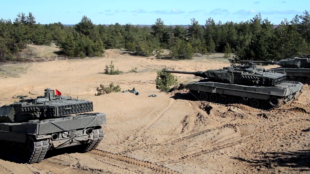 Carros de combate Leopardo en Letonia.