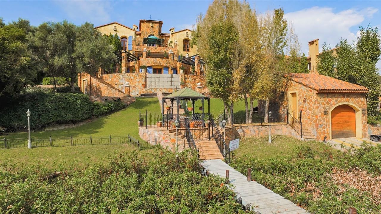 6 Bedroom House for sale in North West | Hartbeespoort Dam | Port D Afrique |