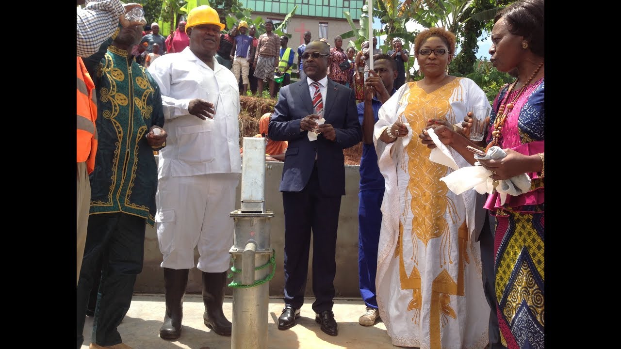 Don d'un Forage a Yaounde 2 Tsinga Par Bishop Angela Acha Morfaw