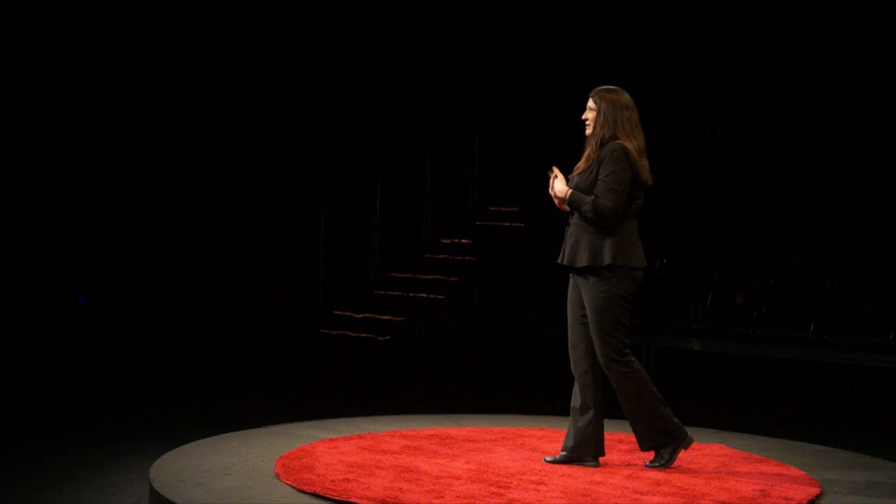 Связь между медициной и искусством. | Кристин Бентли | TEDxMSSU