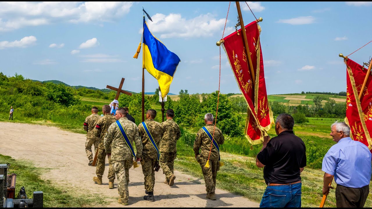 Похорон воїна ЗСУ Володимира Гермака і Служба Божа за померлим (відео з відеофайлів)