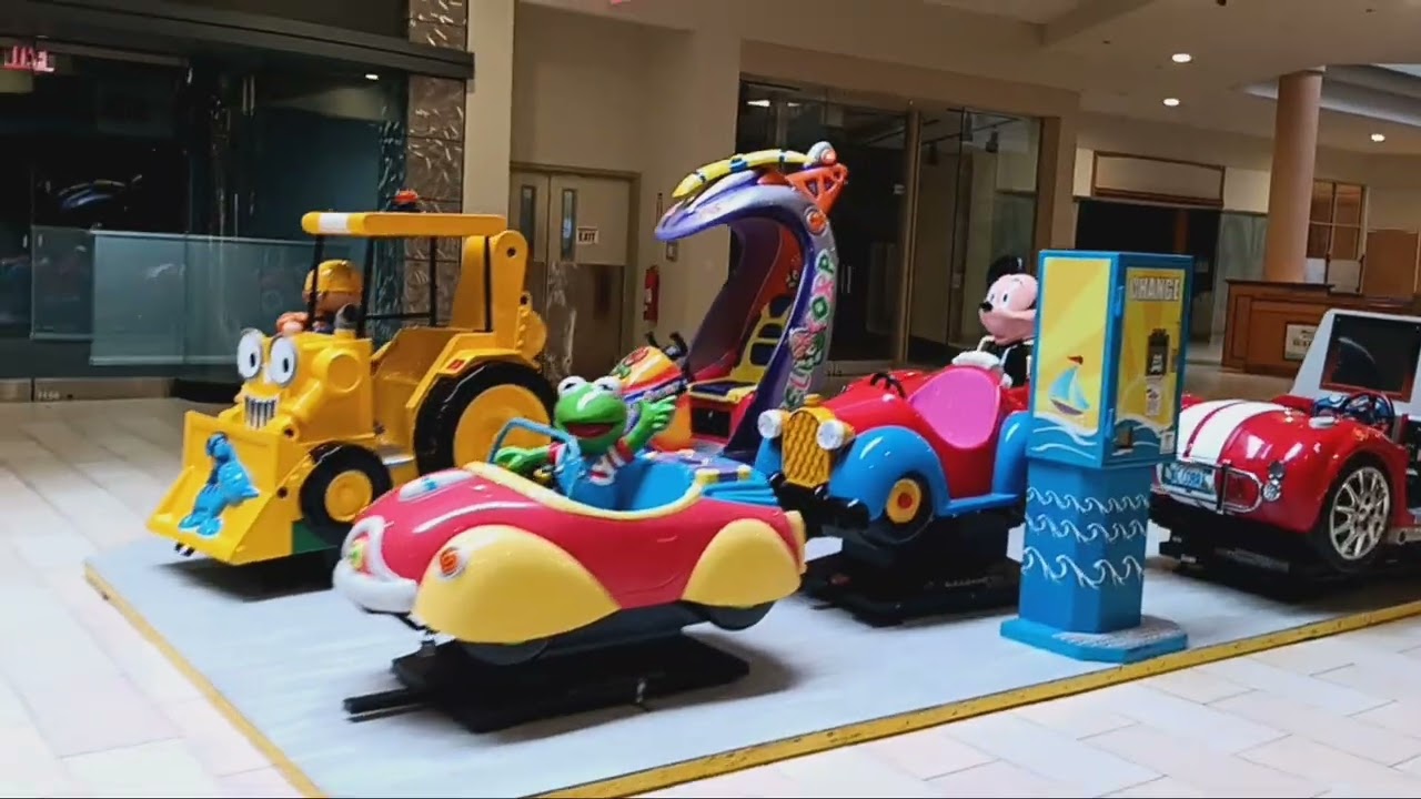 Hamilton Mall Walk-through, August 2025, 11am, Wednesday the 20th. 