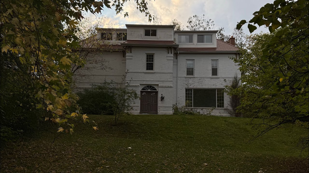 Жуткий заброшенный дом 1870-х годов, забытый в лесу.