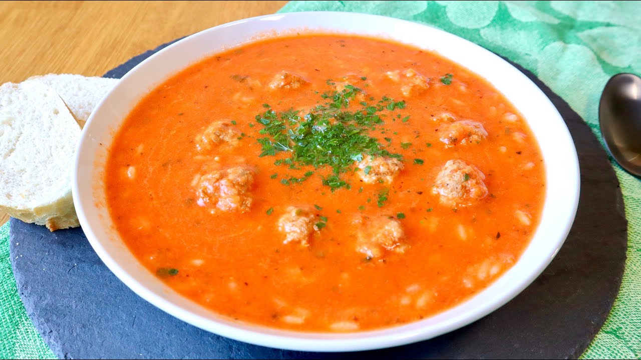 Tomatensuppe mit Hackbällchen und Reis